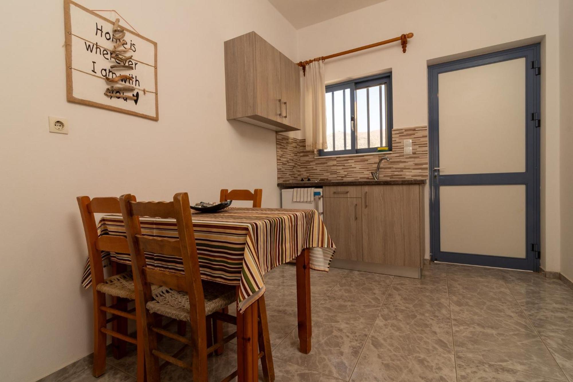 Virginia Studios Palaiochora Dış mekan fotoğraf